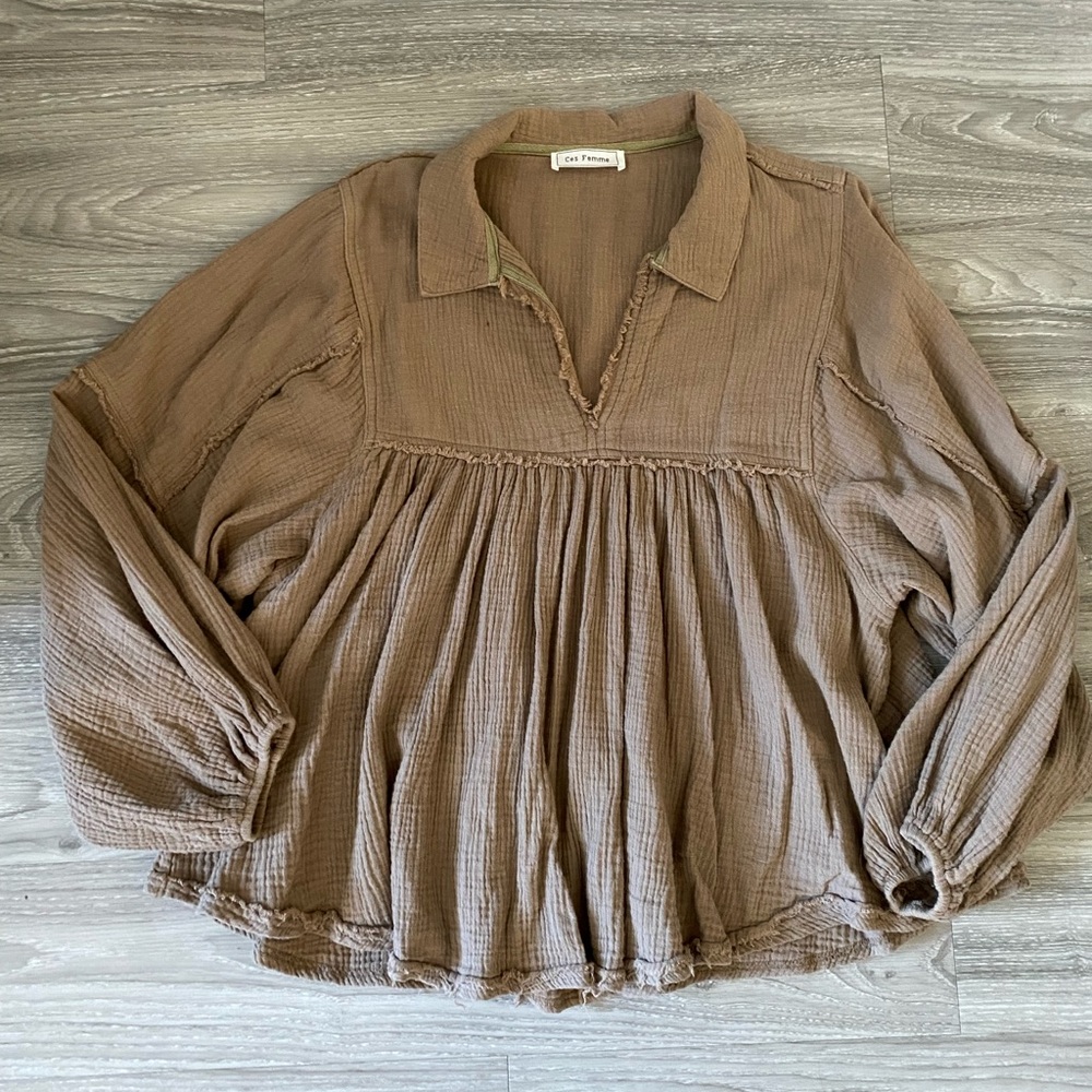 Flowery Ces Femme blouse. Size large